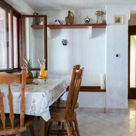 بيت للعطل Seafront House Solta