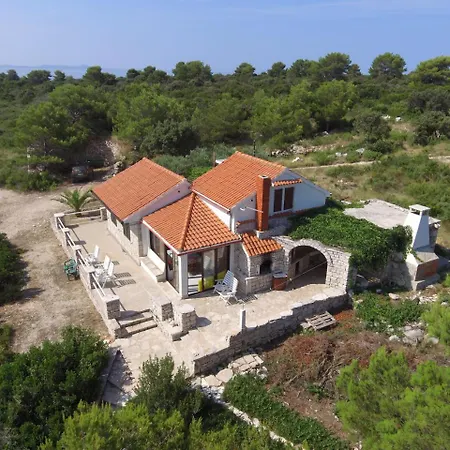 بيت للعطل Seafront House Solta